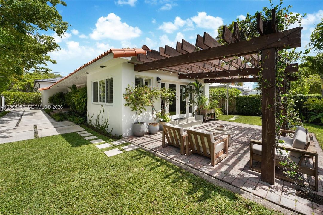 Activo con contrato: $1,475,000 (3 camas, 2 baños, 1898 Pies cuadrados)