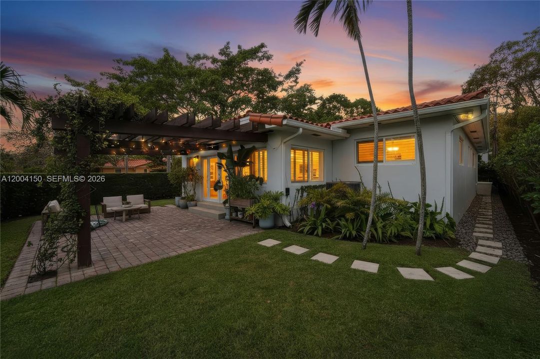 Activo con contrato: $1,475,000 (3 camas, 2 baños, 1898 Pies cuadrados)