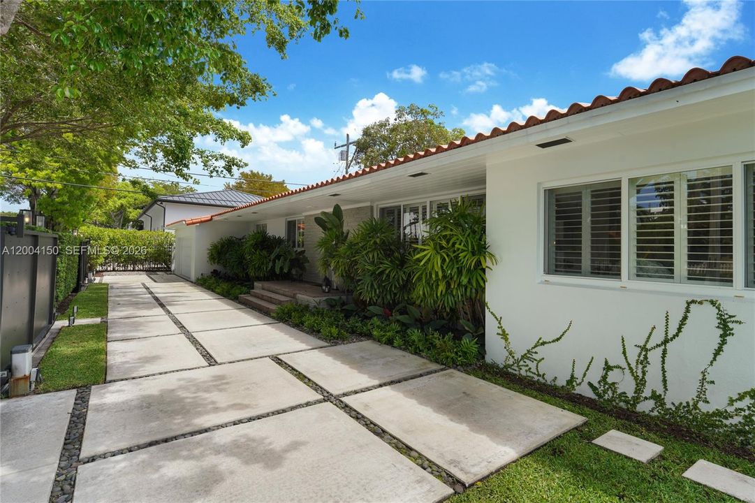 Activo con contrato: $1,475,000 (3 camas, 2 baños, 1898 Pies cuadrados)