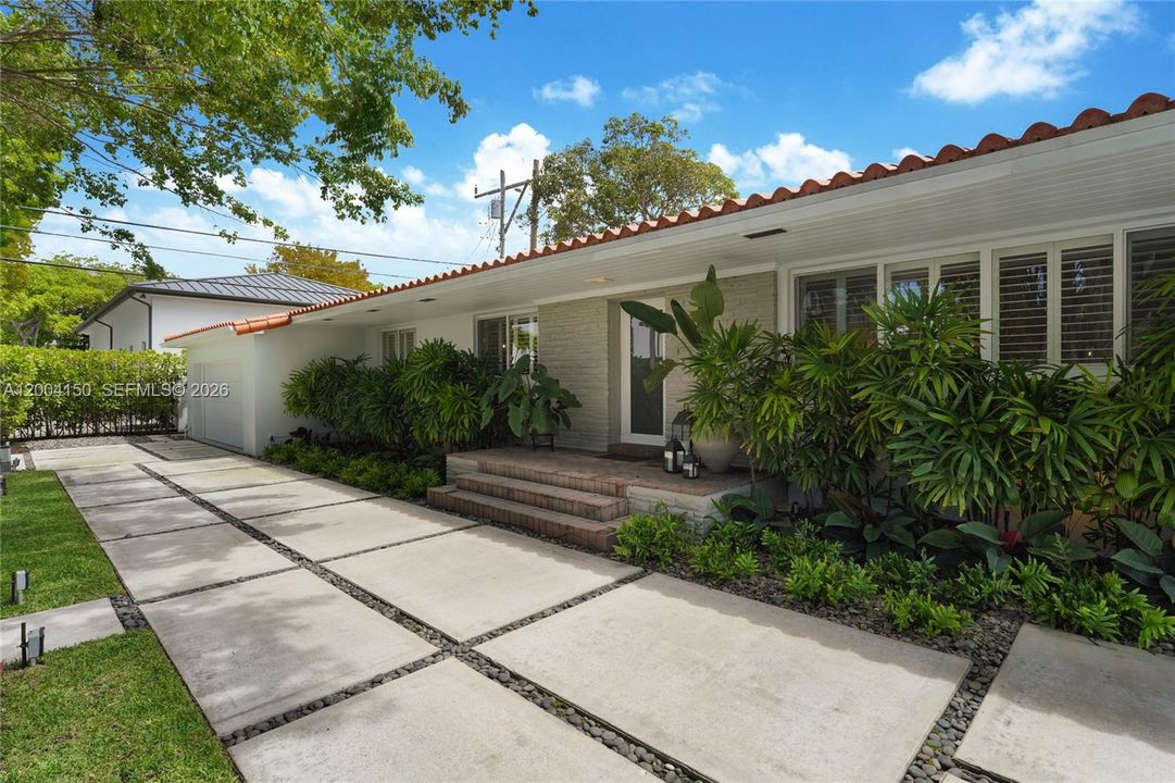 Activo con contrato: $1,475,000 (3 camas, 2 baños, 1898 Pies cuadrados)