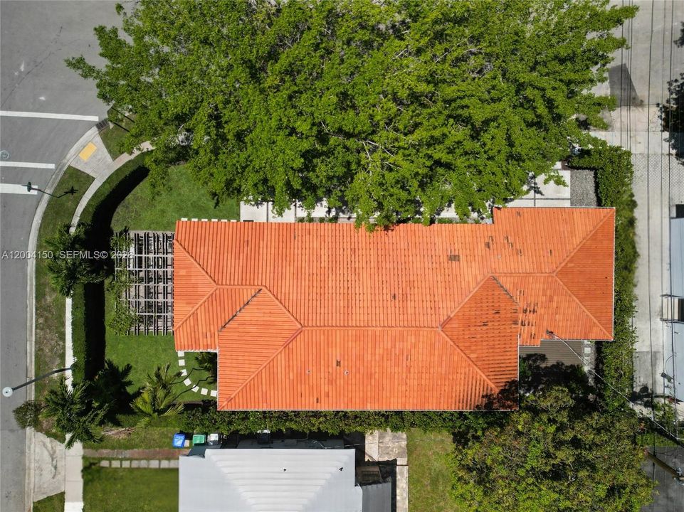 Activo con contrato: $1,475,000 (3 camas, 2 baños, 1898 Pies cuadrados)