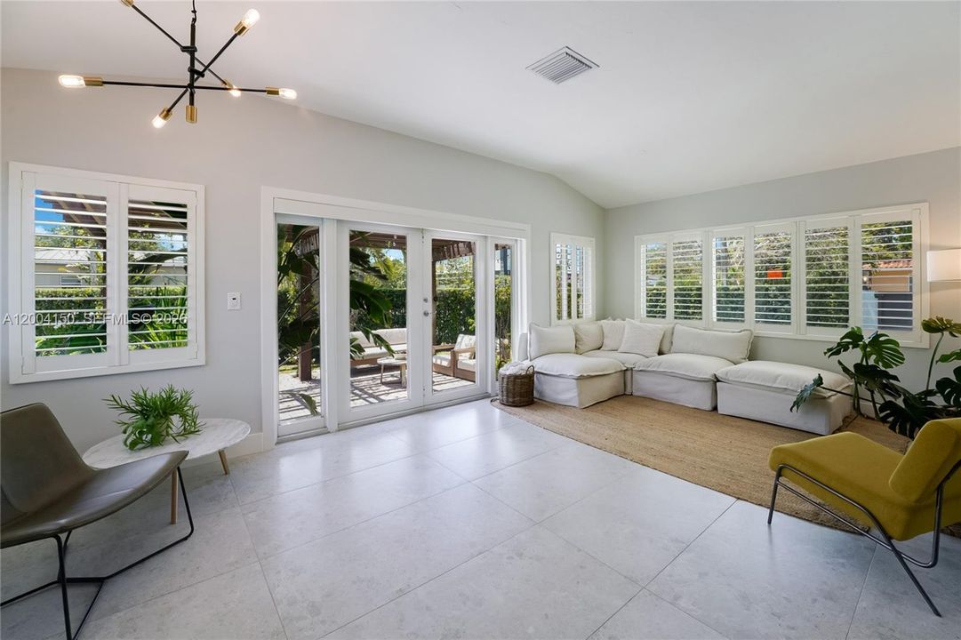 Activo con contrato: $1,475,000 (3 camas, 2 baños, 1898 Pies cuadrados)
