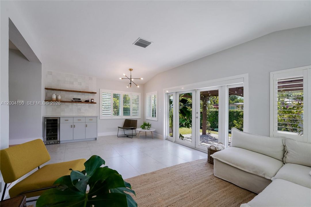 Activo con contrato: $1,475,000 (3 camas, 2 baños, 1898 Pies cuadrados)