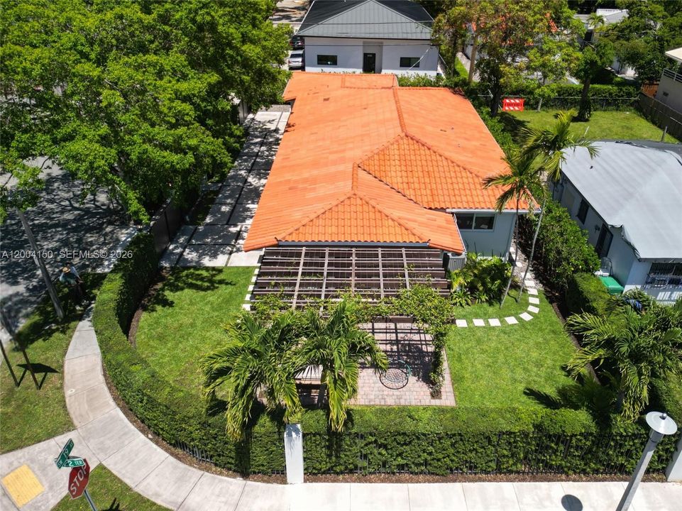 Activo con contrato: $1,475,000 (3 camas, 2 baños, 1898 Pies cuadrados)