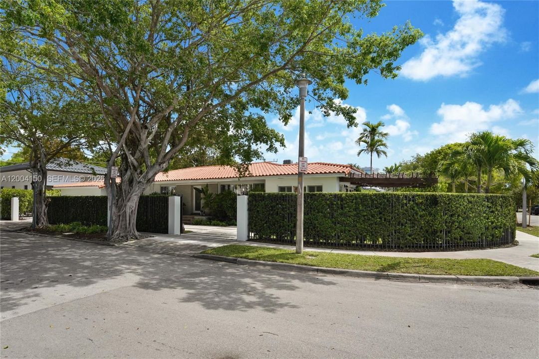 Activo con contrato: $1,475,000 (3 camas, 2 baños, 1898 Pies cuadrados)