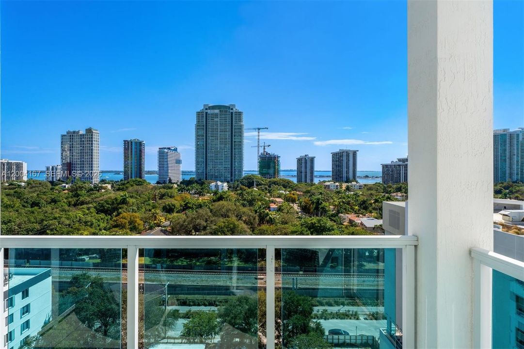 For Sale: $625,000 (2 beds, 2 baths, 821 Square Feet)