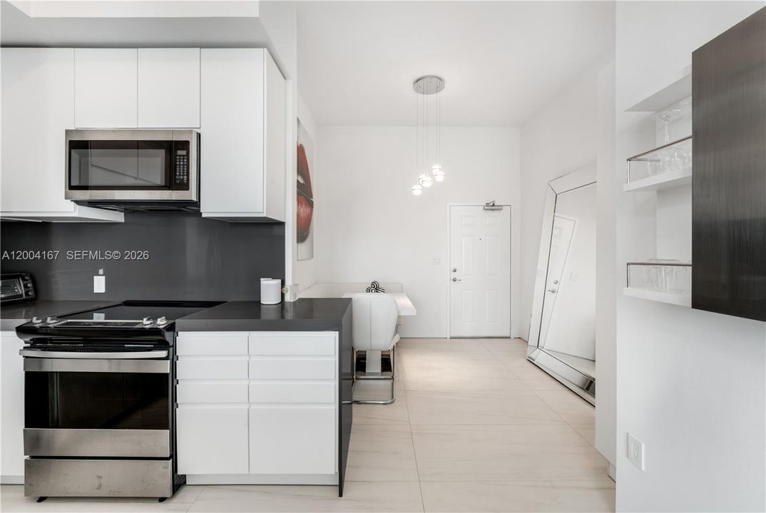 For Sale: $625,000 (2 beds, 2 baths, 821 Square Feet)