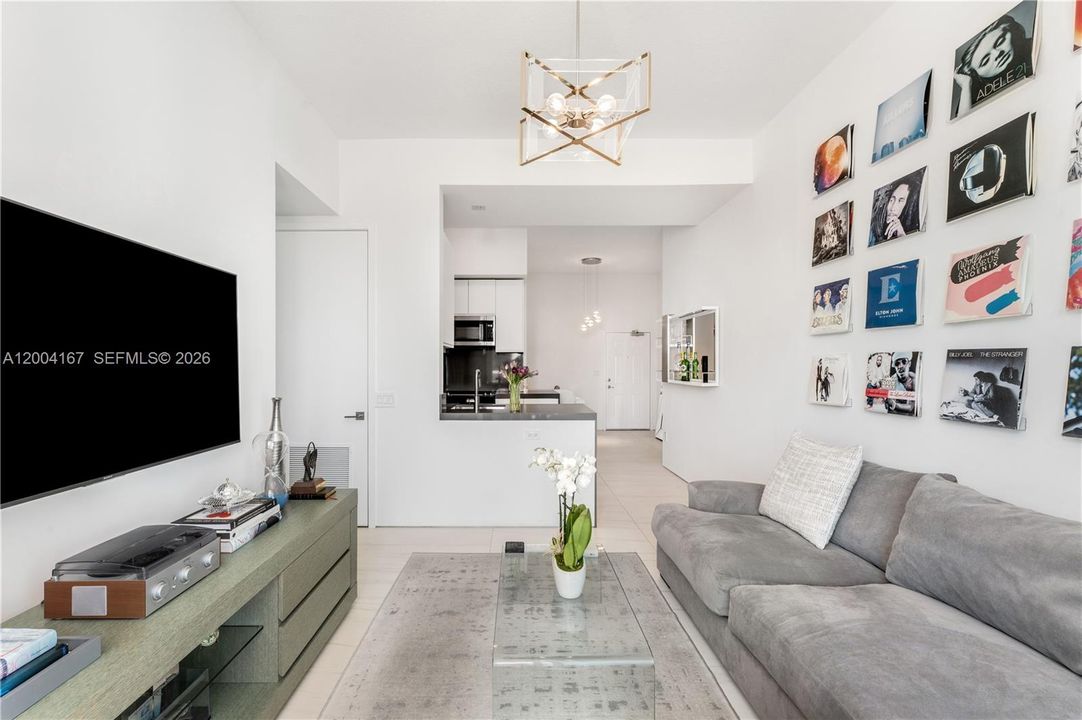For Sale: $625,000 (2 beds, 2 baths, 821 Square Feet)