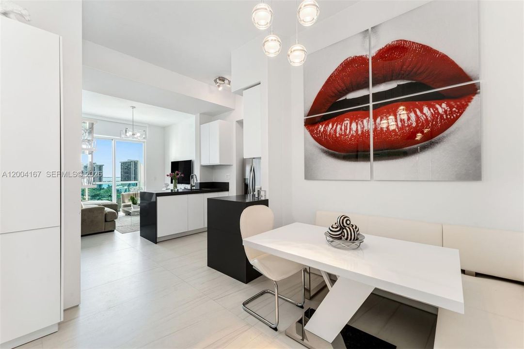 For Sale: $625,000 (2 beds, 2 baths, 821 Square Feet)
