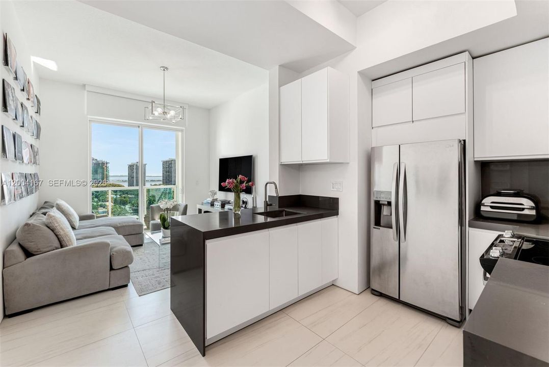 For Sale: $625,000 (2 beds, 2 baths, 821 Square Feet)