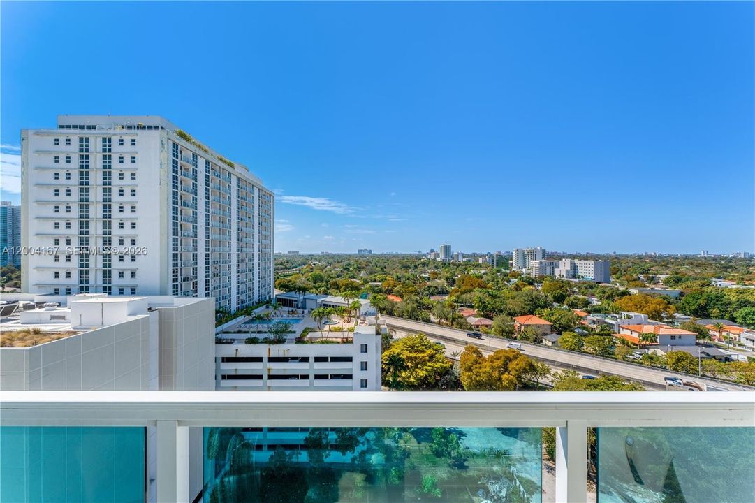 For Sale: $625,000 (2 beds, 2 baths, 821 Square Feet)