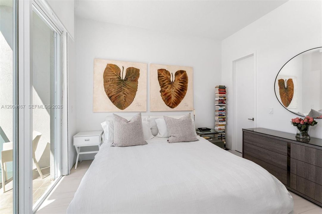 For Sale: $625,000 (2 beds, 2 baths, 821 Square Feet)