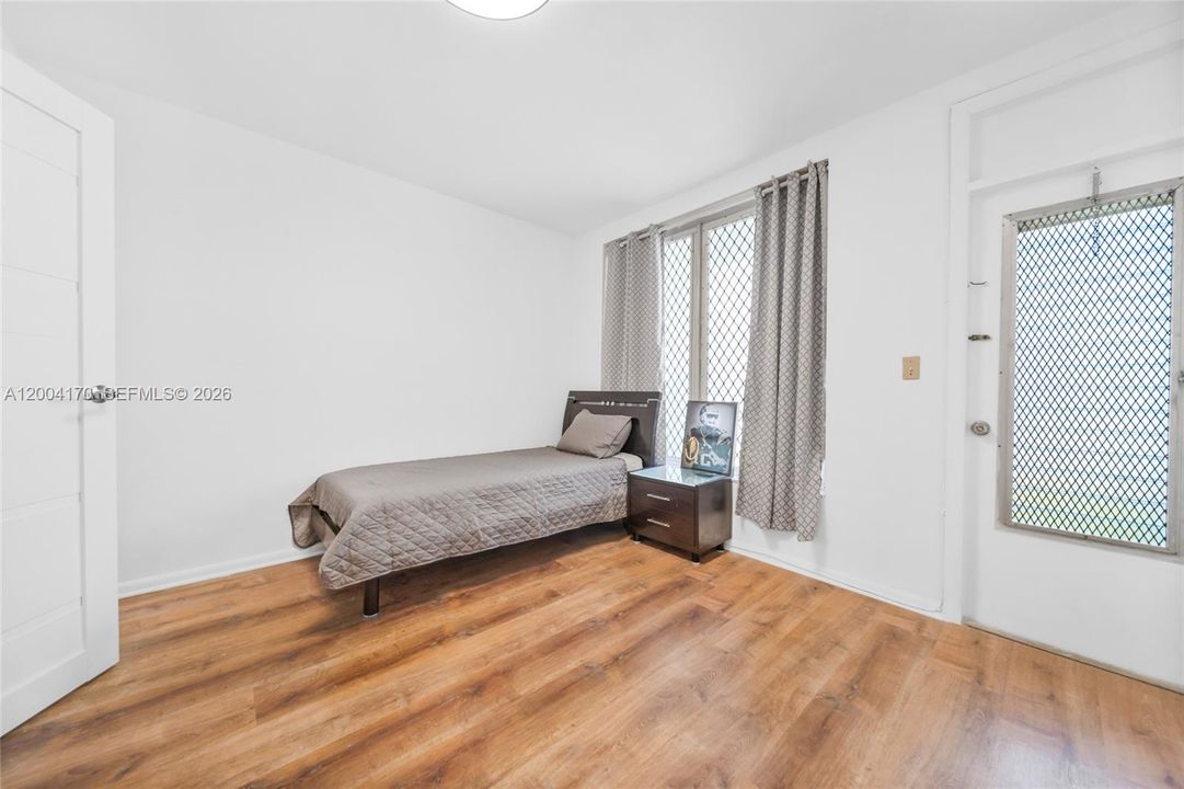 На продажу: $269,900 (1 спален, 1 ванн, 650 Квадратных фут)