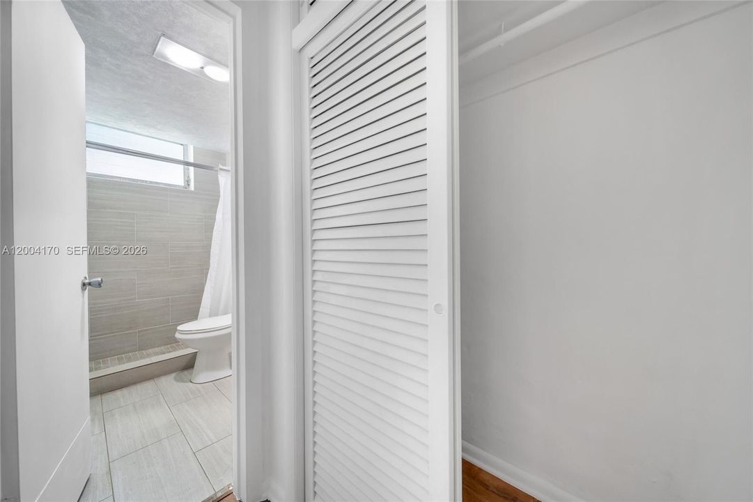 На продажу: $269,900 (1 спален, 1 ванн, 650 Квадратных фут)