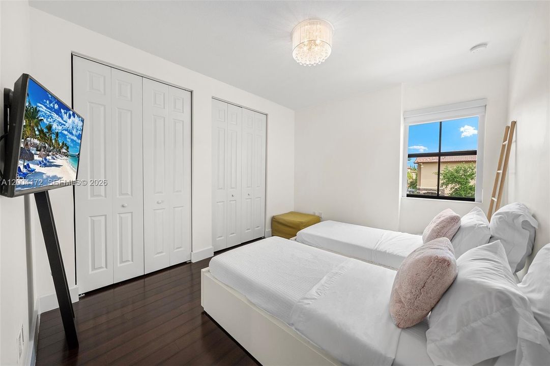 For Sale: $1,300,000 (4 beds, 3 baths, 2674 Square Feet)
