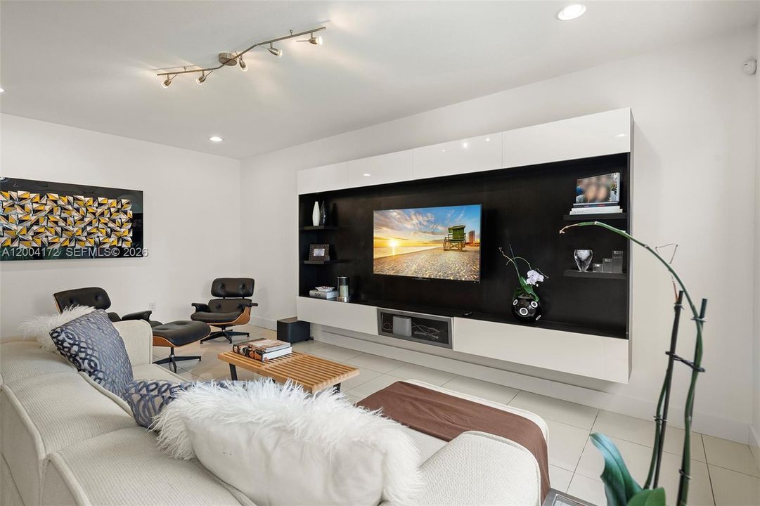 For Sale: $1,300,000 (4 beds, 3 baths, 2674 Square Feet)