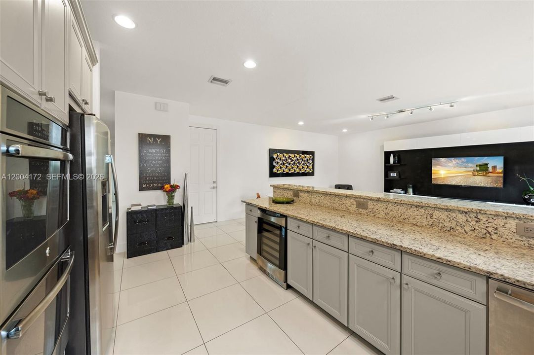 For Sale: $1,300,000 (4 beds, 3 baths, 2674 Square Feet)