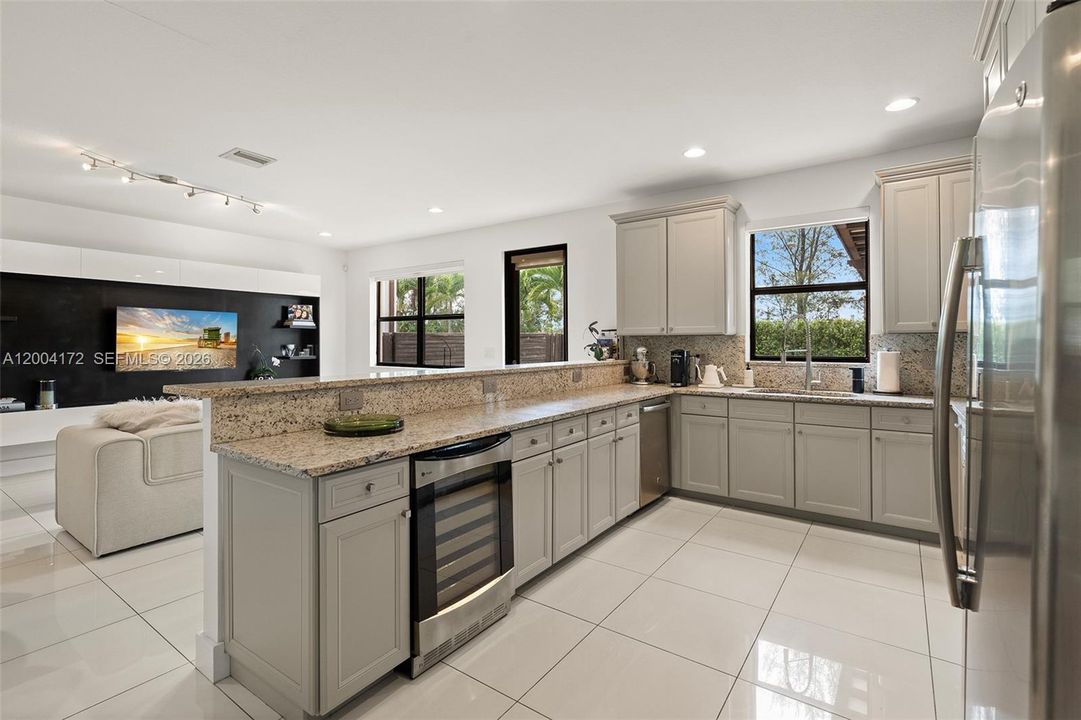 For Sale: $1,300,000 (4 beds, 3 baths, 2674 Square Feet)
