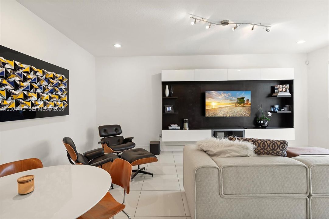 For Sale: $1,300,000 (4 beds, 3 baths, 2674 Square Feet)