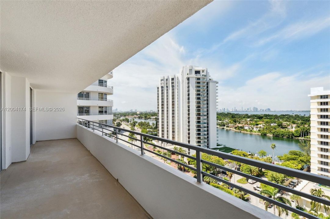 Active With Contract: $3,150 (2 beds, 2 baths, 1048 Square Feet)