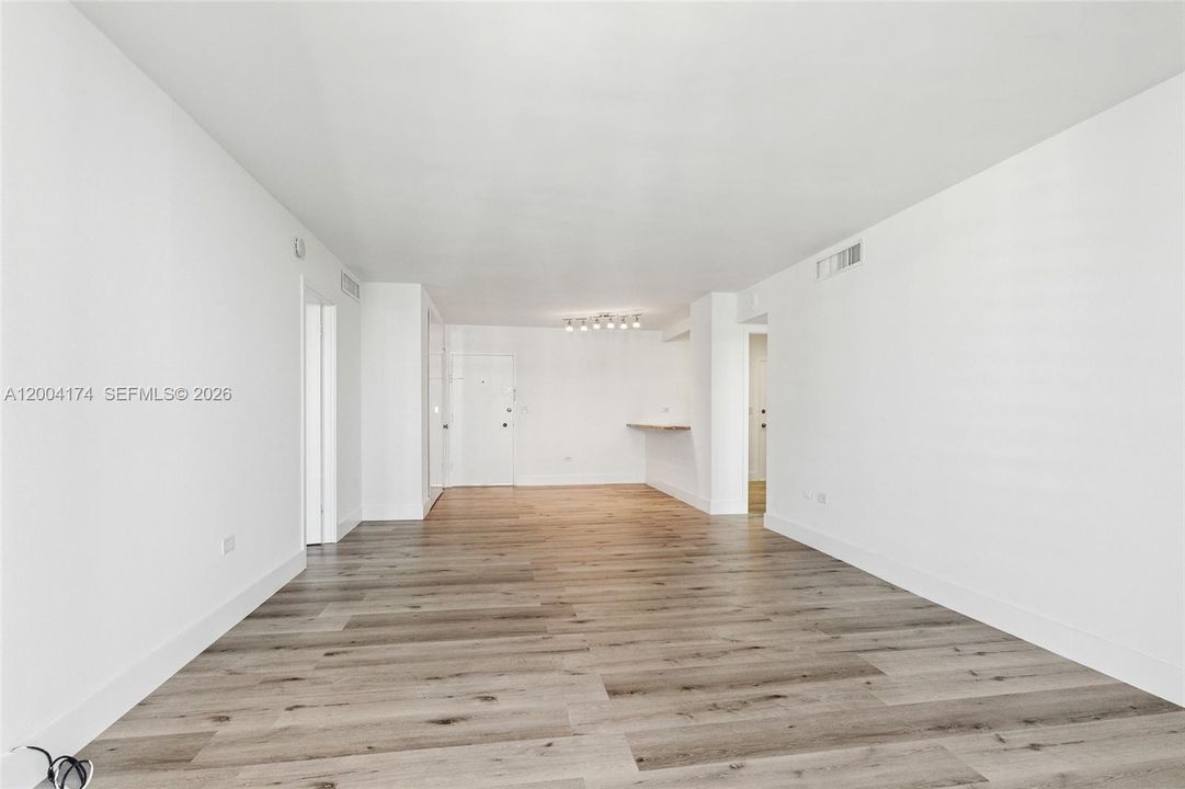 Active With Contract: $3,150 (2 beds, 2 baths, 1048 Square Feet)