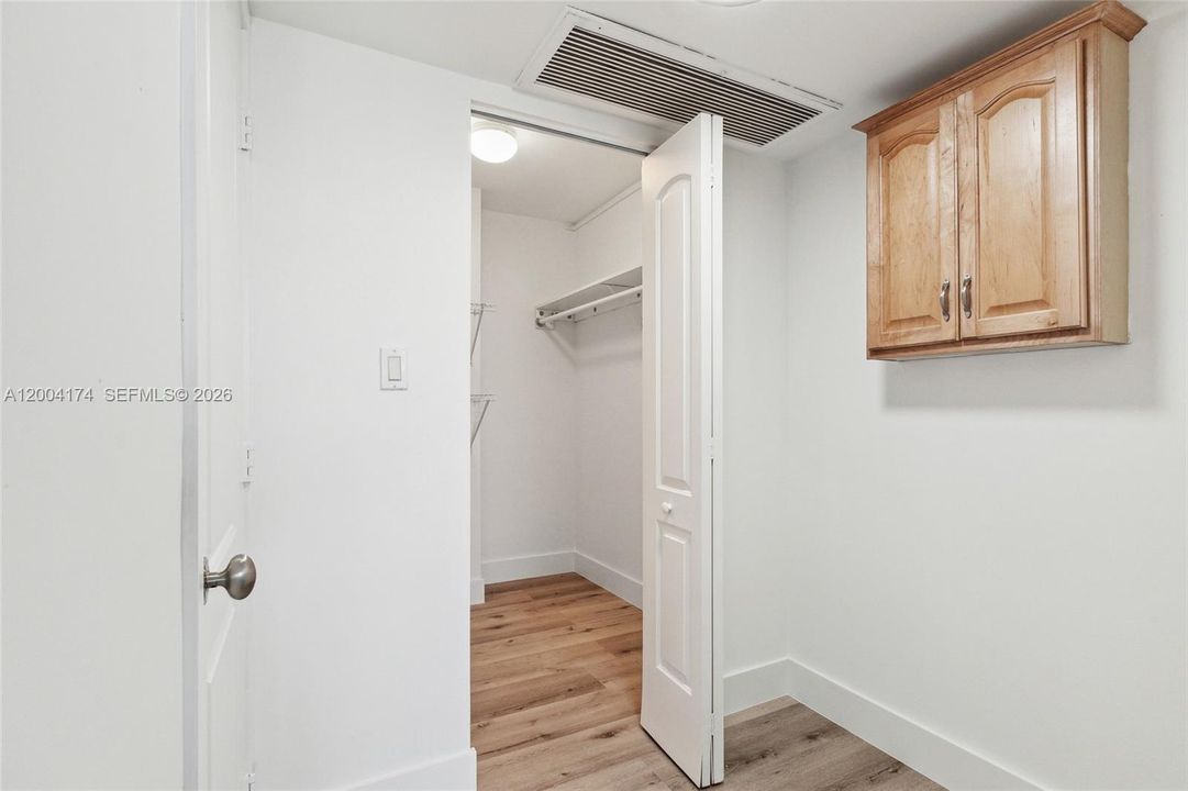 Active With Contract: $3,150 (2 beds, 2 baths, 1048 Square Feet)