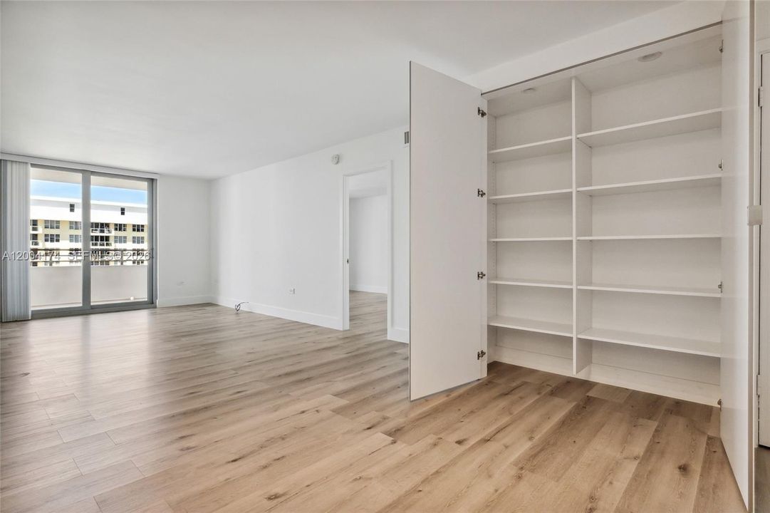Active With Contract: $3,150 (2 beds, 2 baths, 1048 Square Feet)