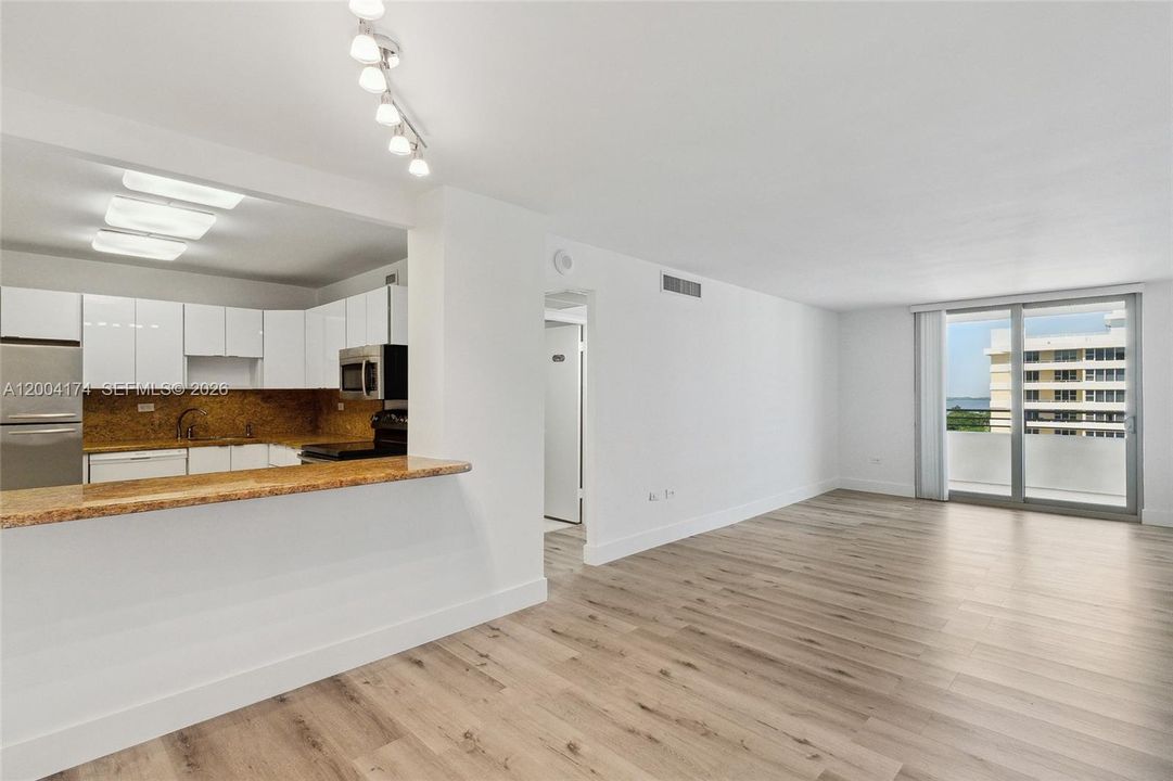 Active With Contract: $3,150 (2 beds, 2 baths, 1048 Square Feet)