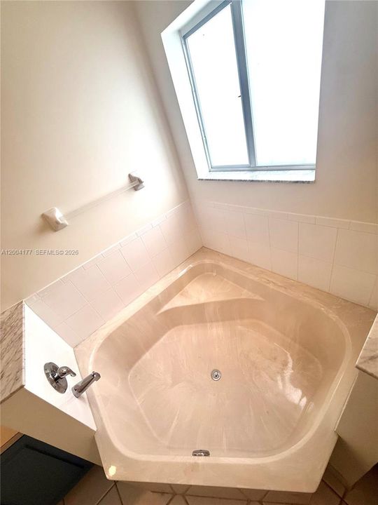 На продажу: $277,000 (2 спален, 2 ванн, 1431 Квадратных фут)