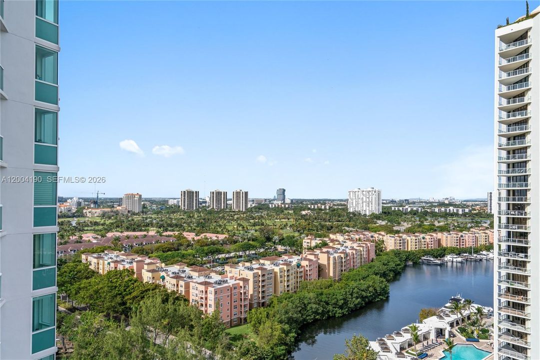 Под контрактом: $650,000 (2 спален, 3 ванн, 1544 Квадратных фут)