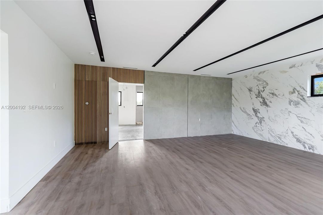 Active With Contract: $1,499,900 (6 beds, 4 baths, 4307 Square Feet)