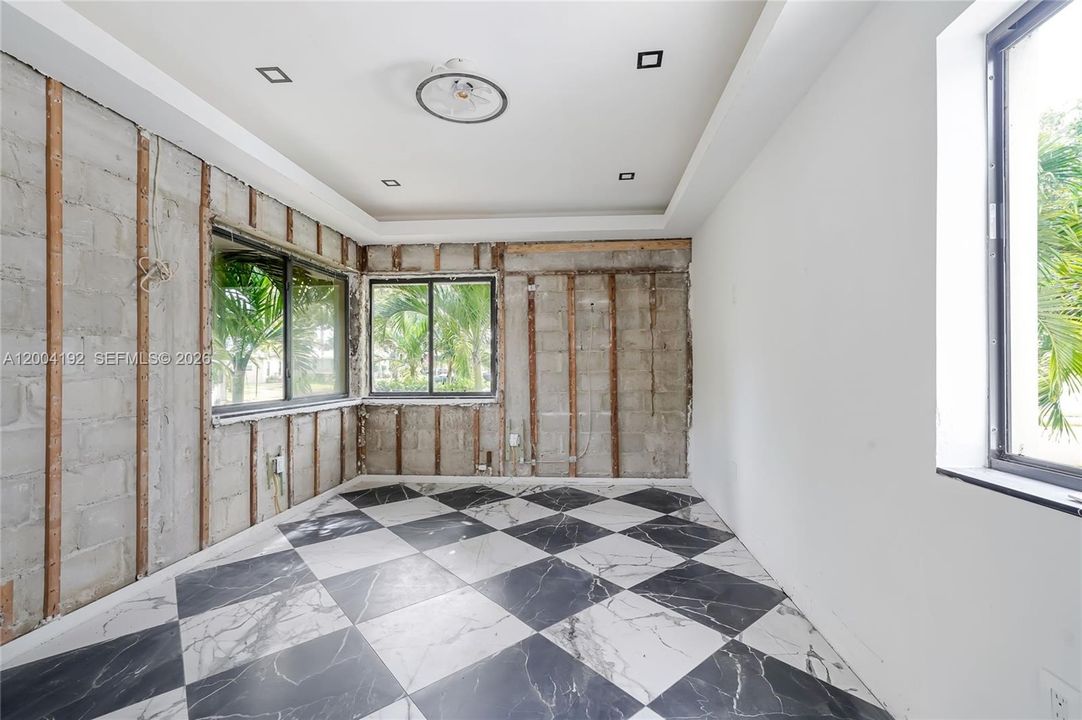 Active With Contract: $1,499,900 (6 beds, 4 baths, 4307 Square Feet)