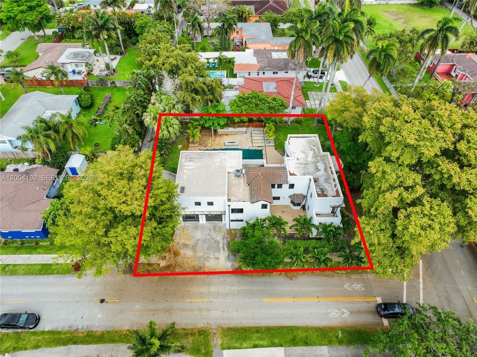 Active With Contract: $1,499,900 (6 beds, 4 baths, 4307 Square Feet)