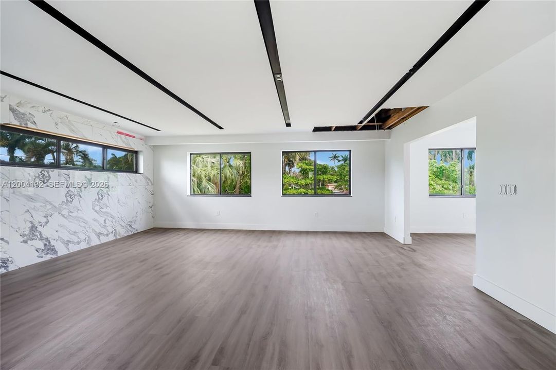 Active With Contract: $1,499,900 (6 beds, 4 baths, 4307 Square Feet)