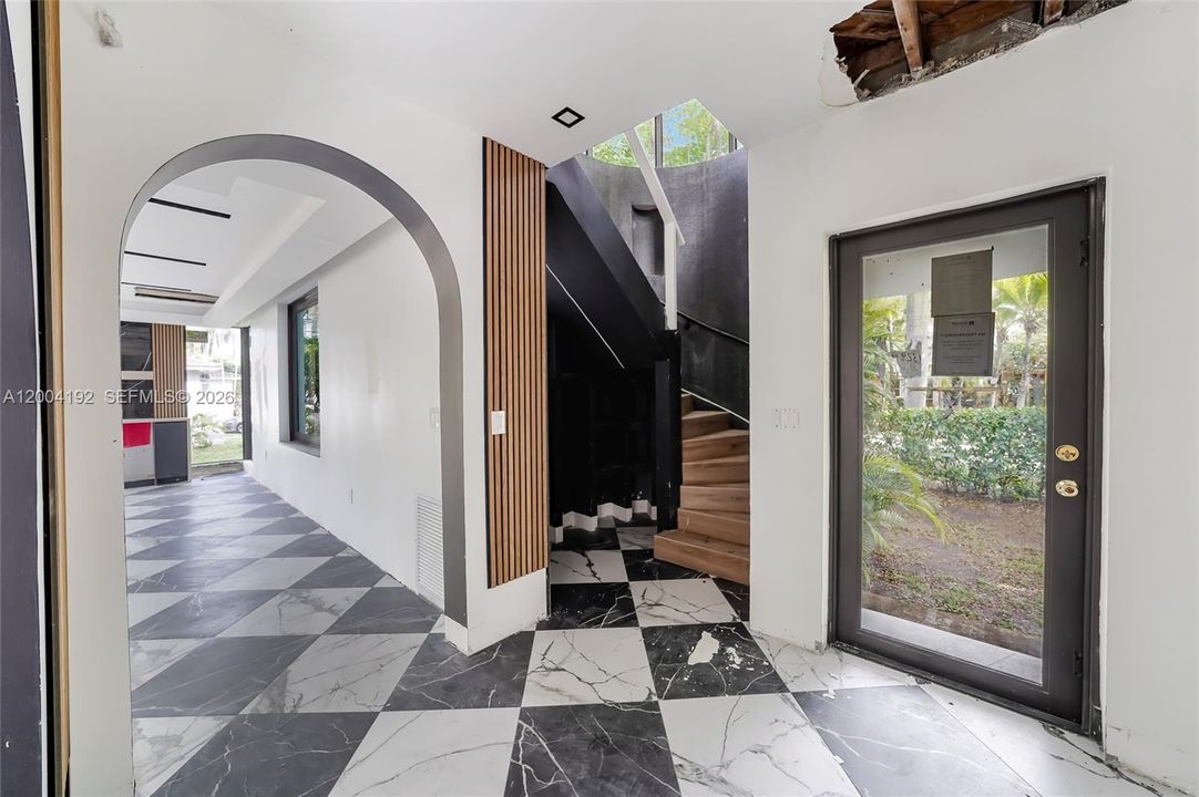 Active With Contract: $1,499,900 (6 beds, 4 baths, 4307 Square Feet)