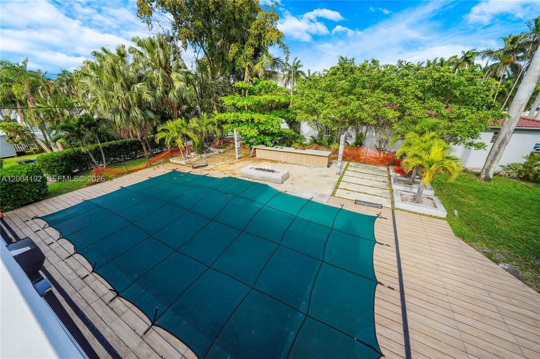Active With Contract: $1,499,900 (6 beds, 4 baths, 4307 Square Feet)