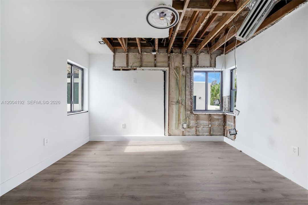 Active With Contract: $1,499,900 (6 beds, 4 baths, 4307 Square Feet)