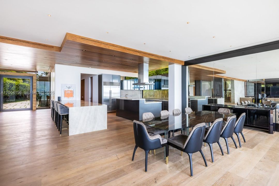 En Renta: $165,000 (7 camas, 7 baños, 7066 Pies cuadrados)