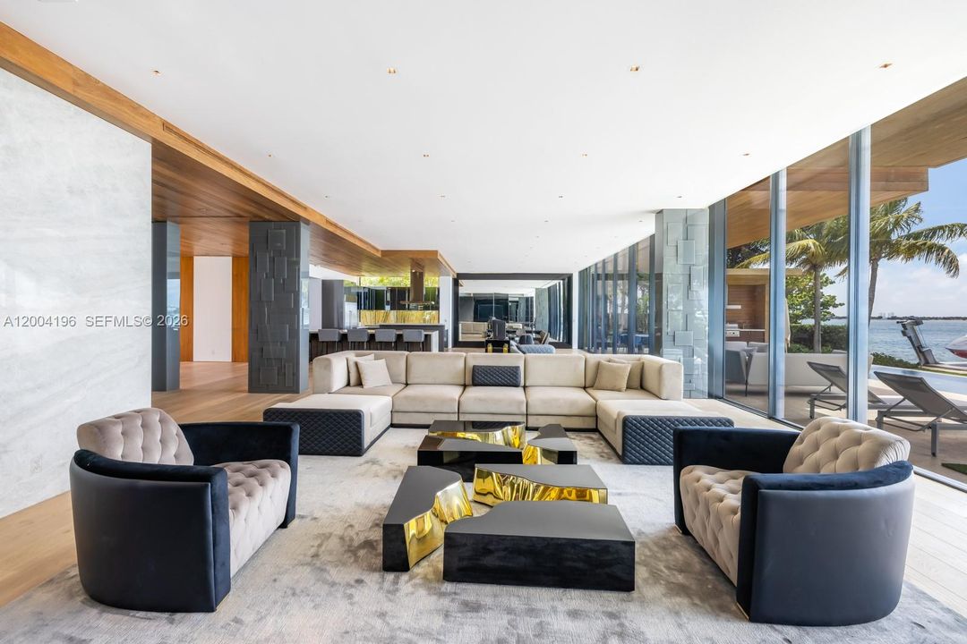 En Renta: $165,000 (7 camas, 7 baños, 7066 Pies cuadrados)
