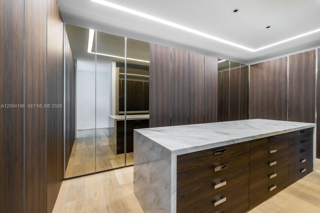 En Renta: $165,000 (7 camas, 7 baños, 7066 Pies cuadrados)