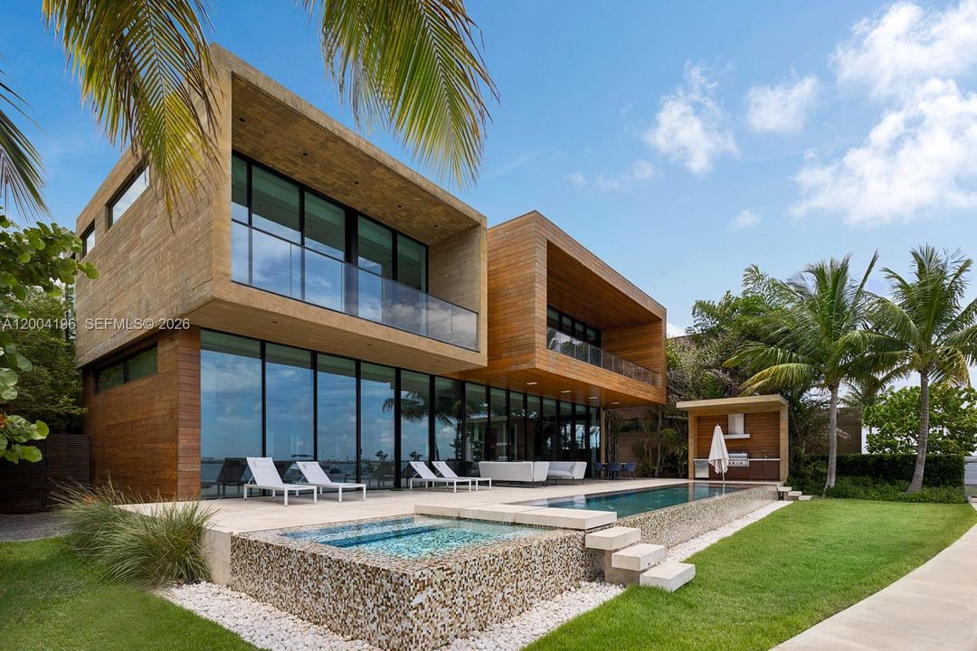 En Renta: $165,000 (7 camas, 7 baños, 7066 Pies cuadrados)