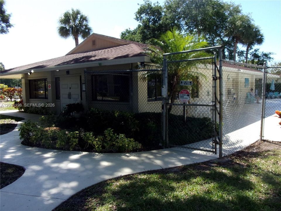 The copmmunit clubhouse is avaialbe for socal functions