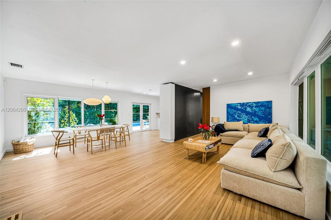 Active With Contract: $15,900 (4 beds, 4 baths, 2330 Square Feet)