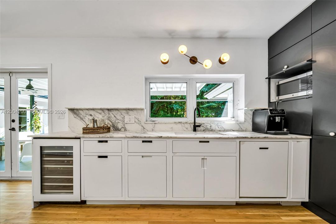 Active With Contract: $15,900 (4 beds, 4 baths, 2330 Square Feet)