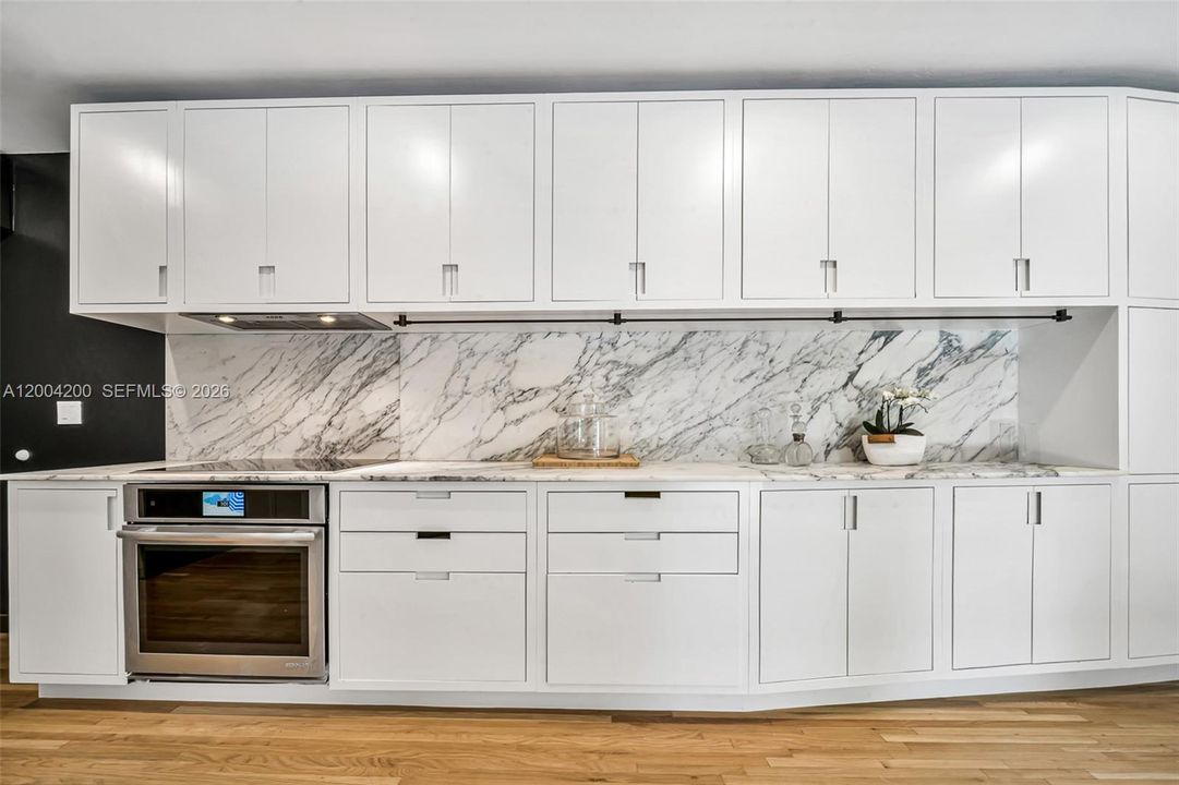 Active With Contract: $15,900 (4 beds, 4 baths, 2330 Square Feet)