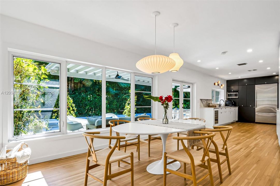 Active With Contract: $15,900 (4 beds, 4 baths, 2330 Square Feet)