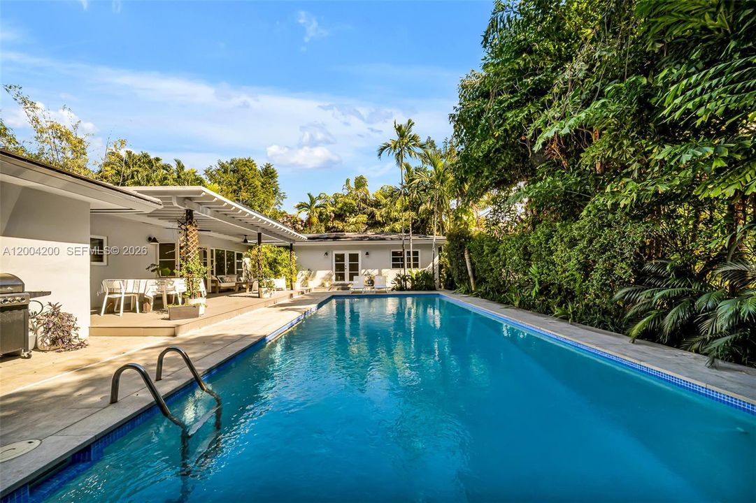 Active With Contract: $15,900 (4 beds, 4 baths, 2330 Square Feet)