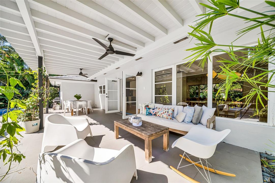 Active With Contract: $15,900 (4 beds, 4 baths, 2330 Square Feet)