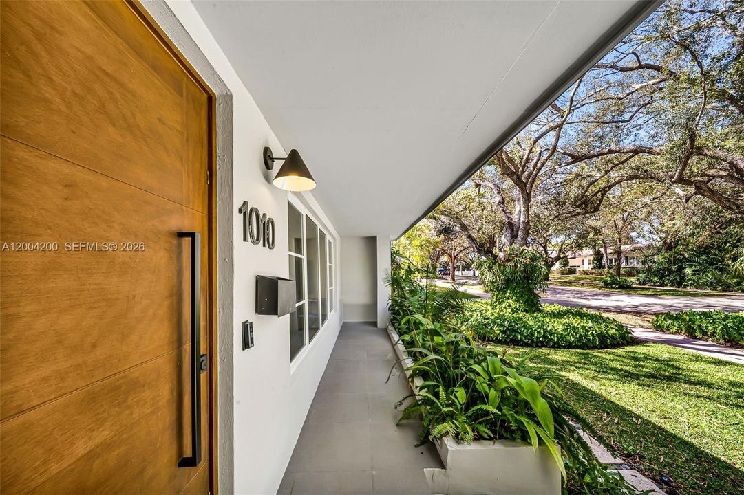 Active With Contract: $15,900 (4 beds, 4 baths, 2330 Square Feet)