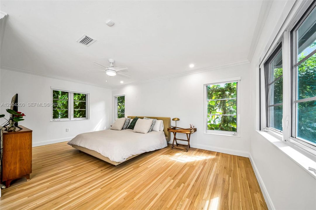 Active With Contract: $15,900 (4 beds, 4 baths, 2330 Square Feet)